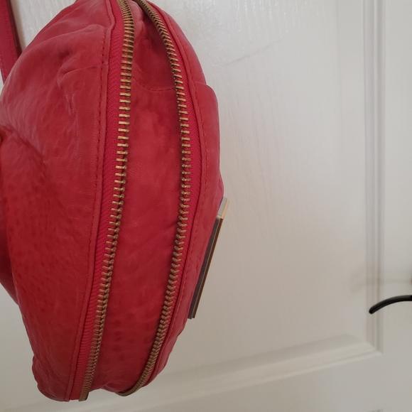 Marc by Marc Jacobs Red Crossbody Handbag - Picture 8 of 9